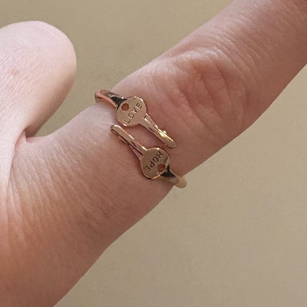 Giving Keys Adjustable Ring - Rose Gold